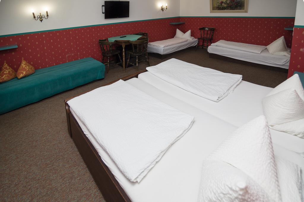 Hotel-Gasthof Zur Post Velburg Habitación foto
